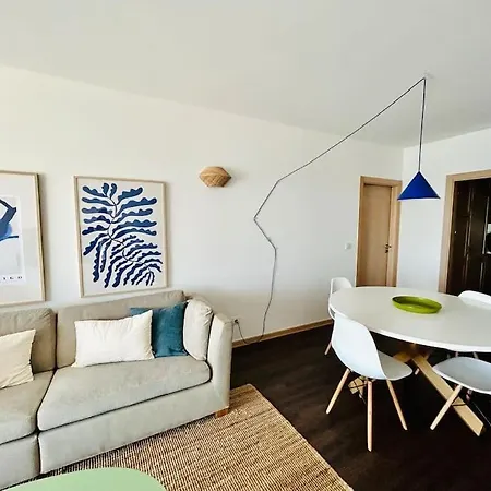 California Front Apartman