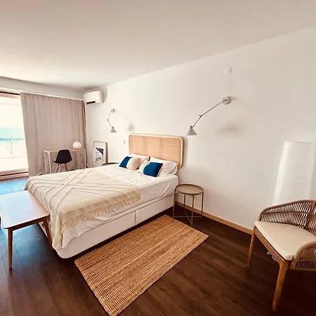 California Front Apartman